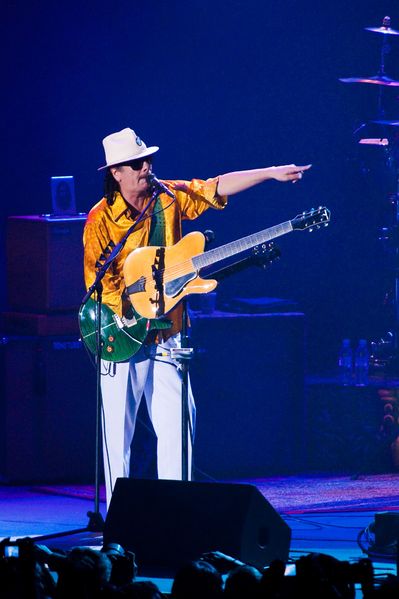 Soubor:Carlos Santana in Concert-D7C26936-Flickr.jpg