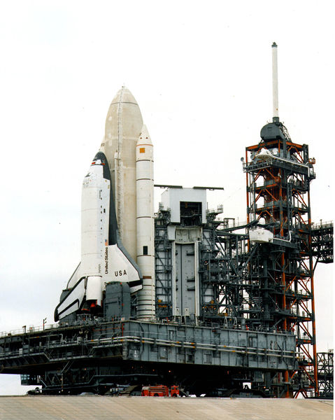 Soubor:Space shuttle.sts-1.crawler.triddle.jpg