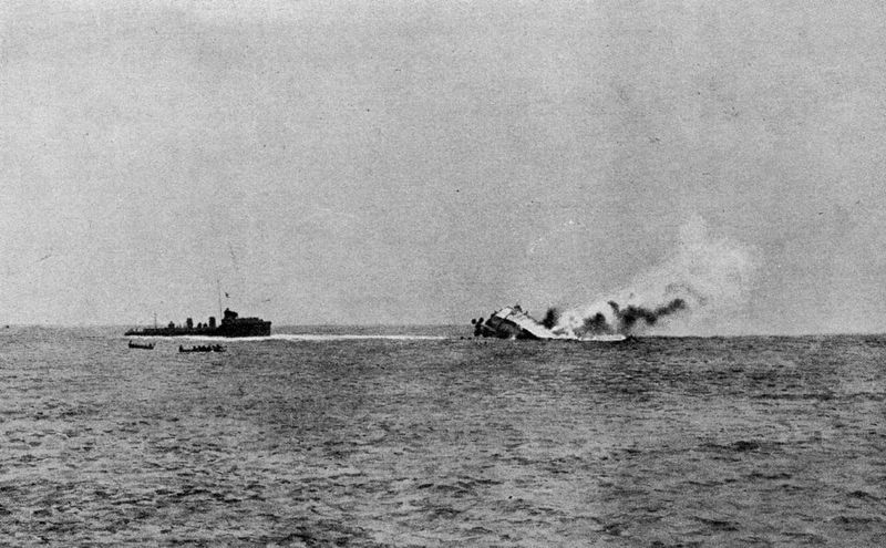 Soubor:SMS Mainz sinking (photo).jpg