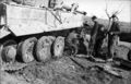 Bundesarchiv Bild 101I-310-0898-25, Italien, Panzer VI (Tiger I), Reparatur.jpg