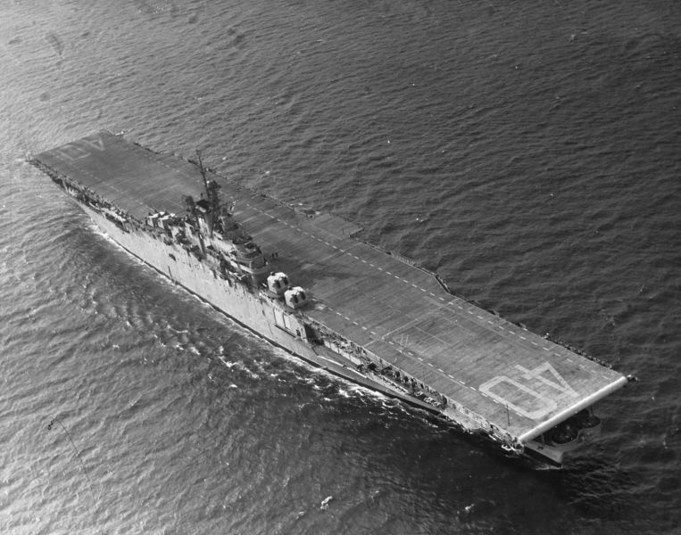 Soubor:USS Tarawa CV40.jpg