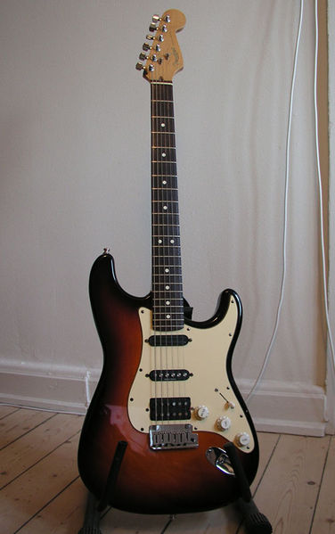 Soubor:FenderStandardStrat.jpg