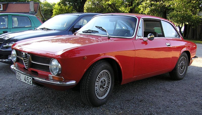 Soubor:1972alfaromeo1300gtfront.jpg