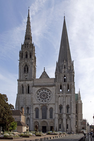 Soubor:Chartres Cathedral-2009.jpg