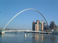 Gateshead Millennium Bridge - geograph.org.uk - 1568.jpg
