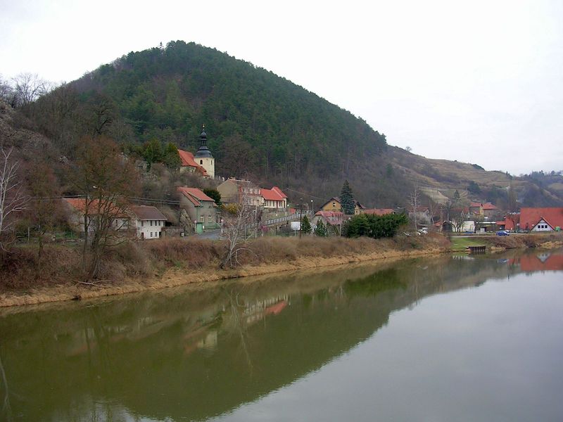 Soubor:Karlštejn-kostel.jpg