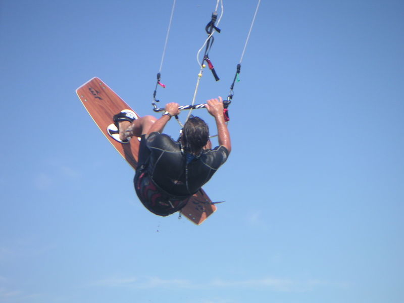 Soubor:Kitesurf jump aerial.jpg