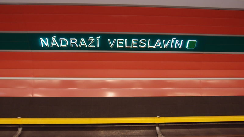 Soubor:NVeleslavín metro station 2016Z06.JPG