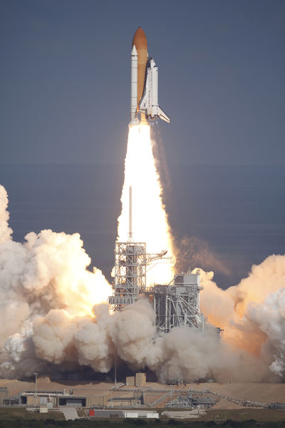 Soubor:STS-129 Atlantis Launch 8.jpg