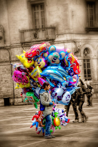 Soubor:99 Luftballons, León HDR.jpg