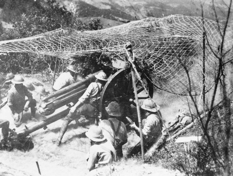 Soubor:18pdrRecoilingDoiranFront1917.jpg