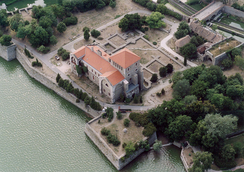 Soubor:Tata - Castle.jpg