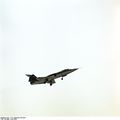 Bundesarchiv B 145 Bild-F027409-0004, Flugzeug F-104 Starfighter, JG 74.jpg