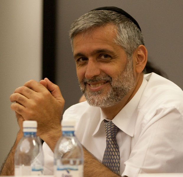 Soubor:Eli Yishai and Bottles.jpg