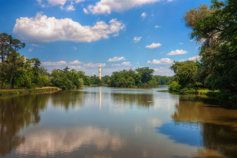 Soubor:Minaret in the distance-theodevil.jpg