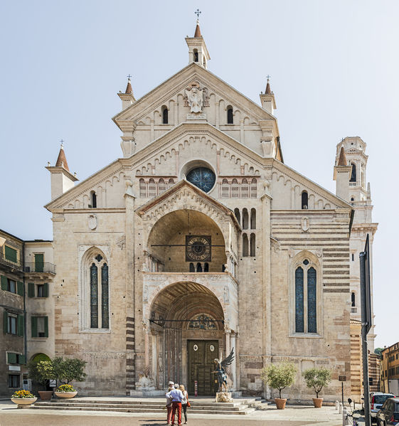 Soubor:Duomo (Verona) - Facades.jpg