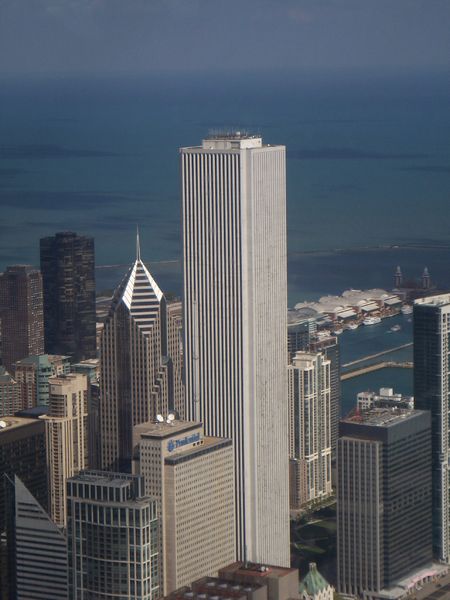 Soubor:Aon center.jpg