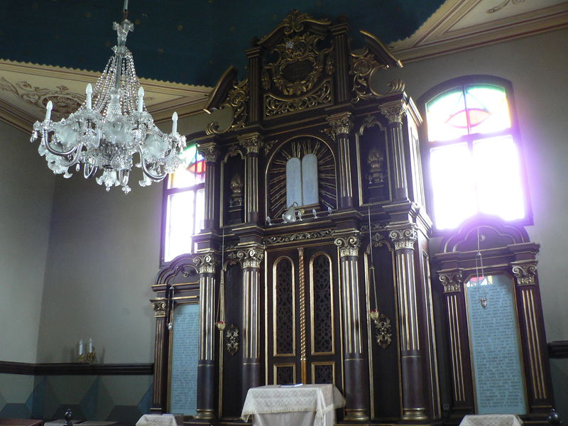 Soubor:Trakai Kenesa altar.JPG