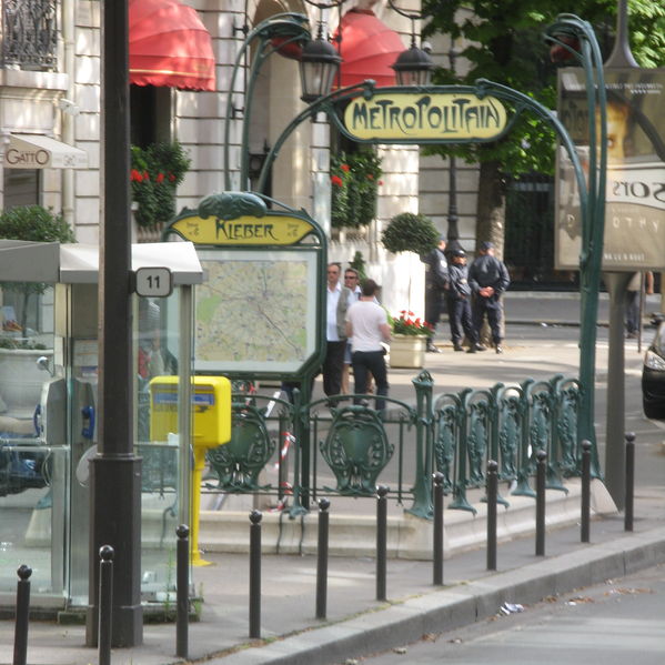 Soubor:Kleber metropolitan station.jpg