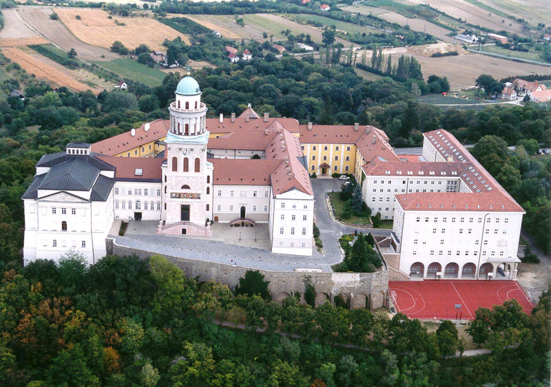 Soubor:Pannonhalma - Bencés apátság.jpg