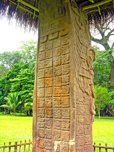 Soubor:Guatemala-0612 - Stela J-DJFlickr.jpg