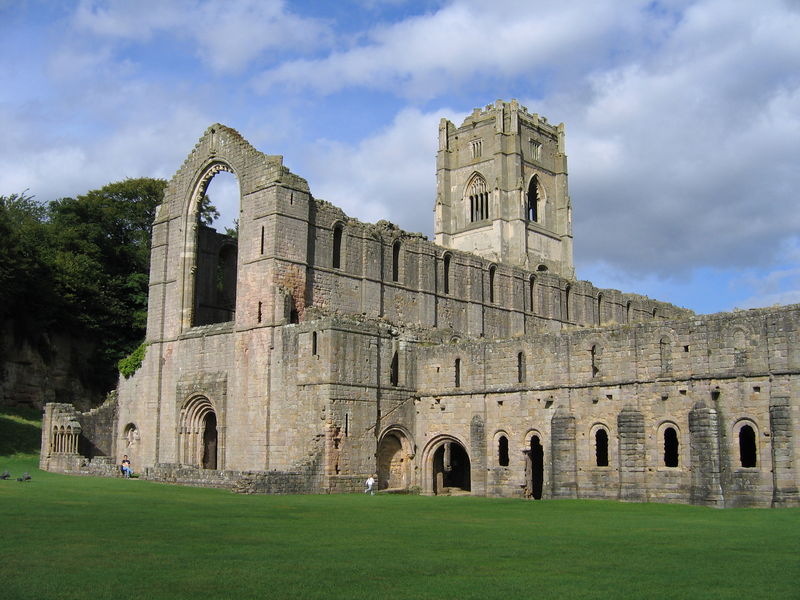 Soubor:Fountains Abbey view02 2005-08-27.jpg