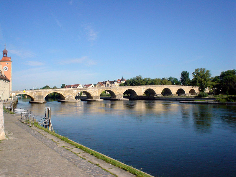 Soubor:Regensburg Steinerne Bruecke.jpg