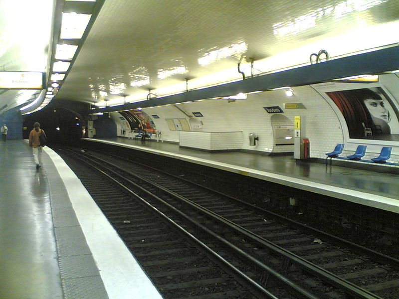 Soubor:Metro 10 Jussieu.jpg