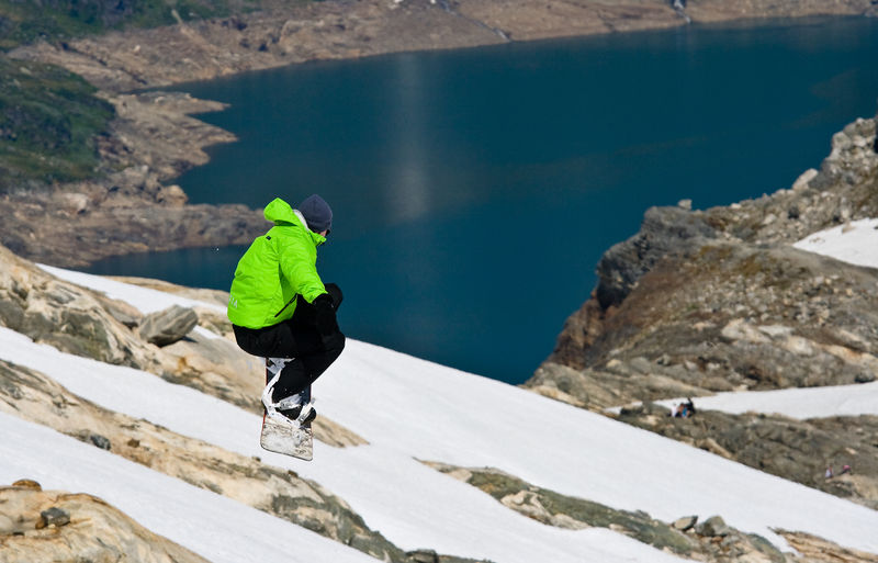 Soubor:Snowboarding-July-2009-2-Flickr.jpg