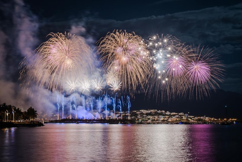 Soubor:Feu d'artifice Nouméa 2018-Flickr.jpg