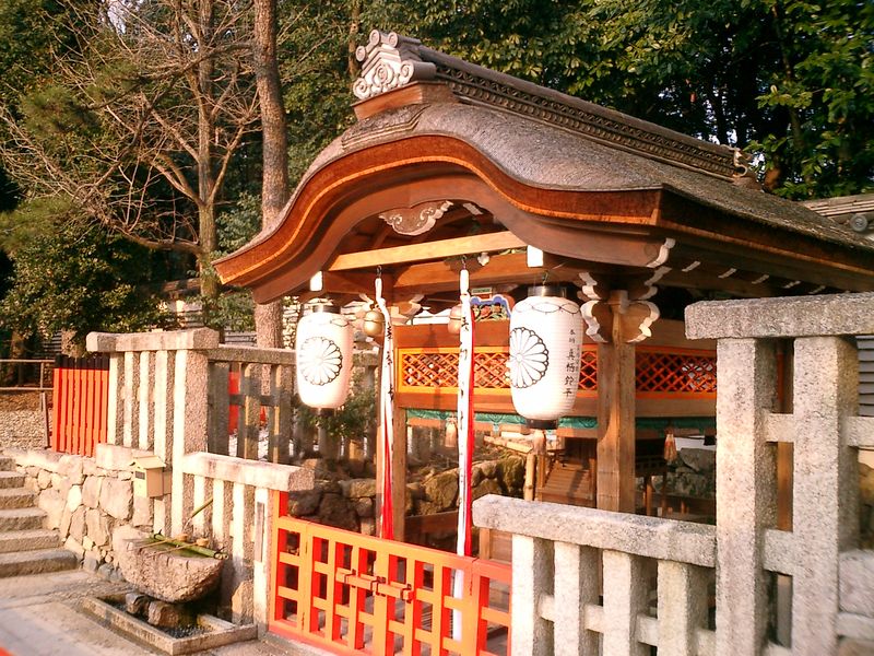 Soubor:Shimogamo Jinja Mitarasi sha.JPG