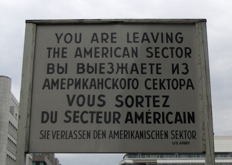 Soubor:Checkpoint Charlie sign.JPG