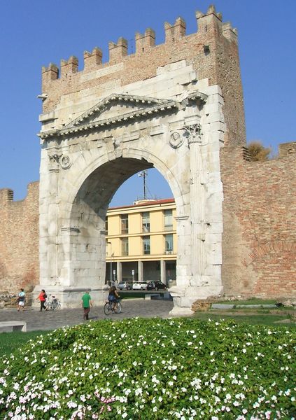 Soubor:Arco d'Augusto.JPG