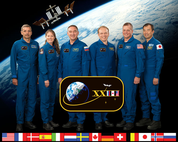 Soubor:Expedition 23 crew members.jpg