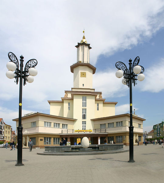 Soubor:Townhall ivano-frankivsk.jpg