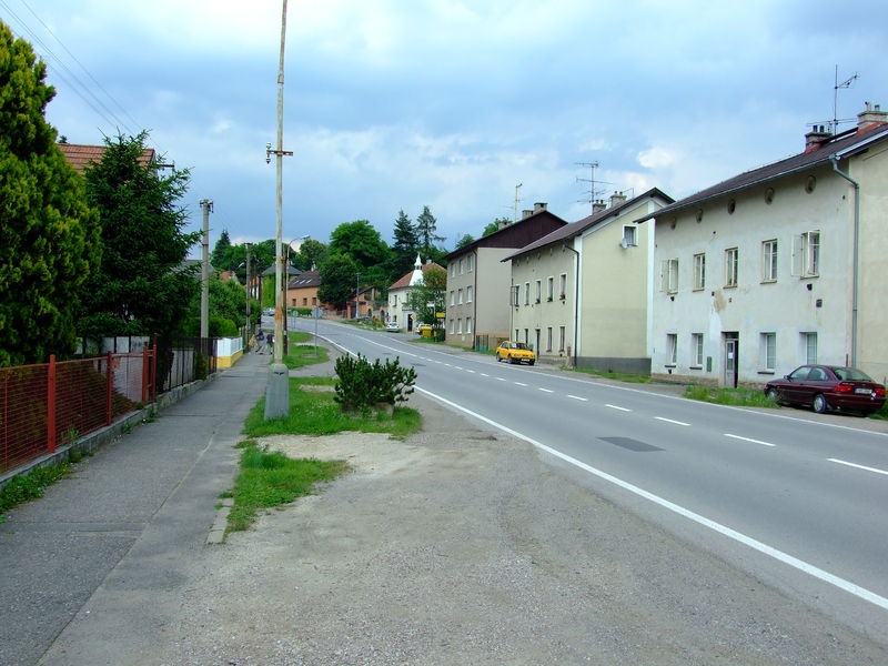 Soubor:Loděnice, ulice Pražská.jpg