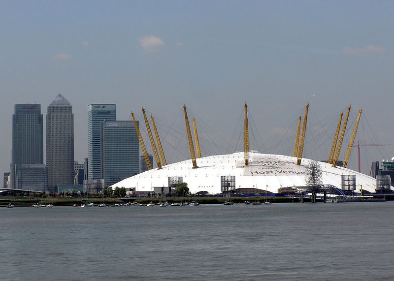 Soubor:Canary.wharf.and.dome.london.arp.jpg