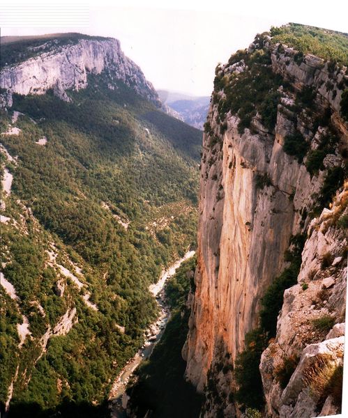 Soubor:Verdon-cliff-eperon-Sublime-vude-Trescaire.jpg