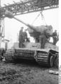 Bundesarchiv Bild 101I-278-0875-30, Russland, Reparatur eines Panzers VI (Tiger I).jpg