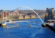 Gateshead Millennium Bridge - geograph.org.uk - 1133157.jpg