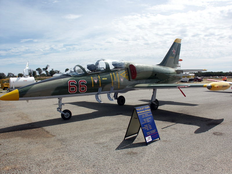 Soubor:L-39C VH-HOT.jpg