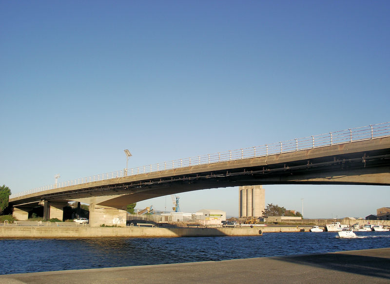 Soubor:Ponte isola di Sant'Antioco.jpg