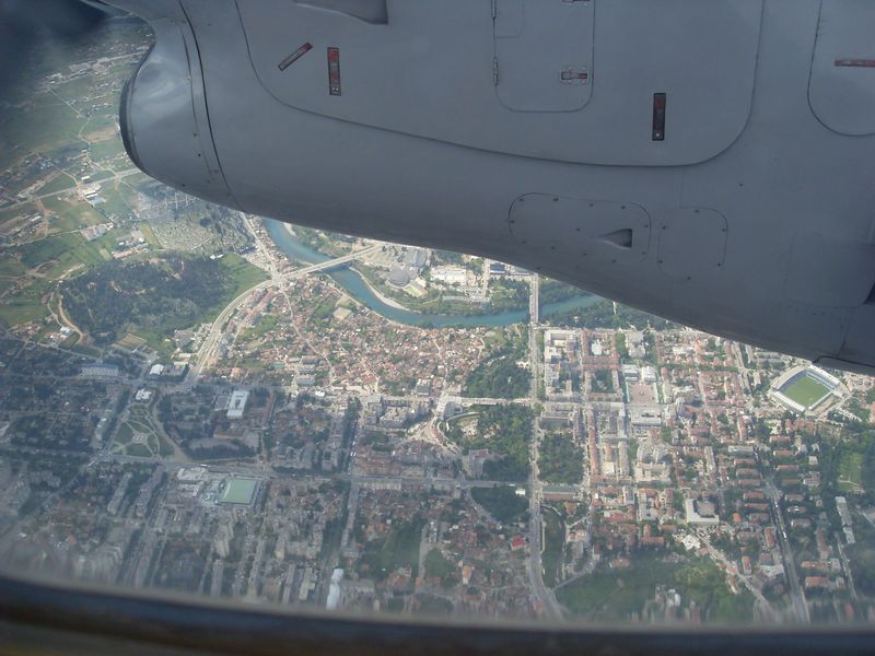 Soubor:Podgorica from plane.jpg