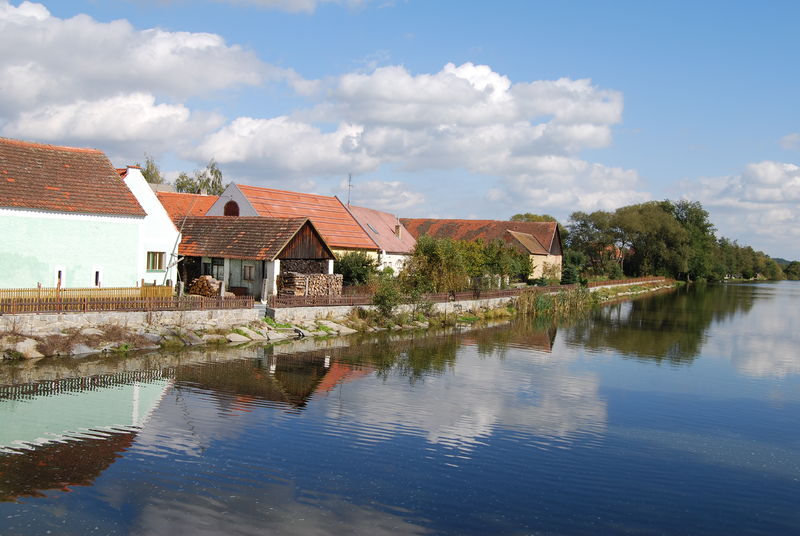 Soubor:Tchořovice Dolejší pond.JPG