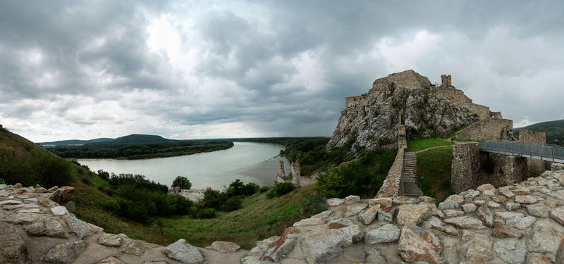 Soubor:Devin Hrad Panorama.jpg