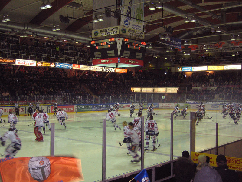 Soubor:Rinkelinmäki HPK-HIFK lämmittely.jpg