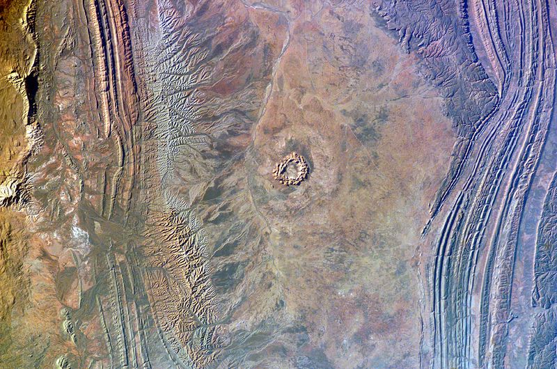 Soubor:ISS007 Gosses Bluff.jpg