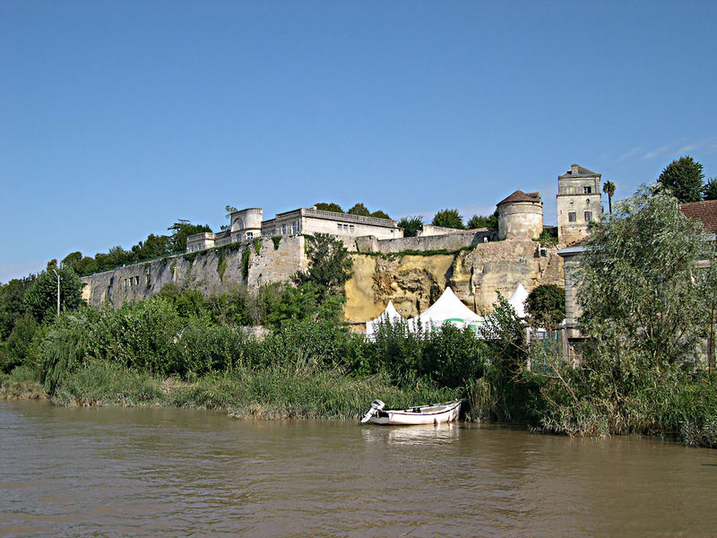 Soubor:Bourg-sur-Gironde-Flickr.jpg