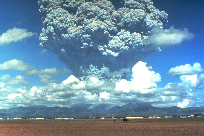 Soubor:Pinatubo91eruption plume.jpg