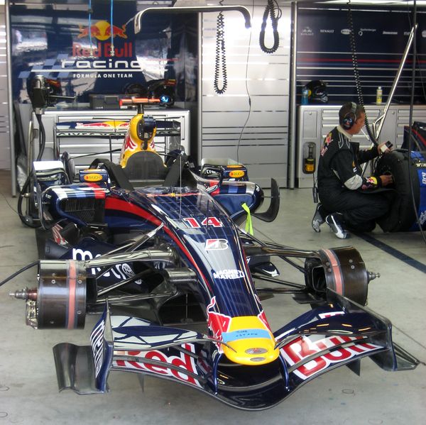 Soubor:RBR garage 2007.jpg